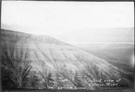 Vue de l'intérieur des terres de la Salmon River à partir du Détroit de l'Eclipse